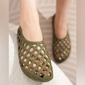 Jeffrey Campbell Project Cloud Jellz olive green jelly shoes 6